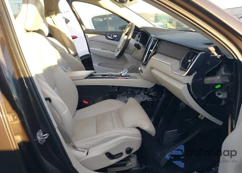 2022 Volvo Xc60 B5 Inscription z USA, uszkodzony, nr VIN YV4L12DLXN1940461